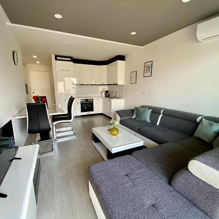 Modern Apartments With Garage Makarska Buitenkant foto