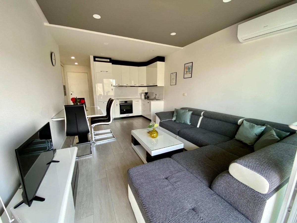 Modern Apartments With Garage Makarska Buitenkant foto