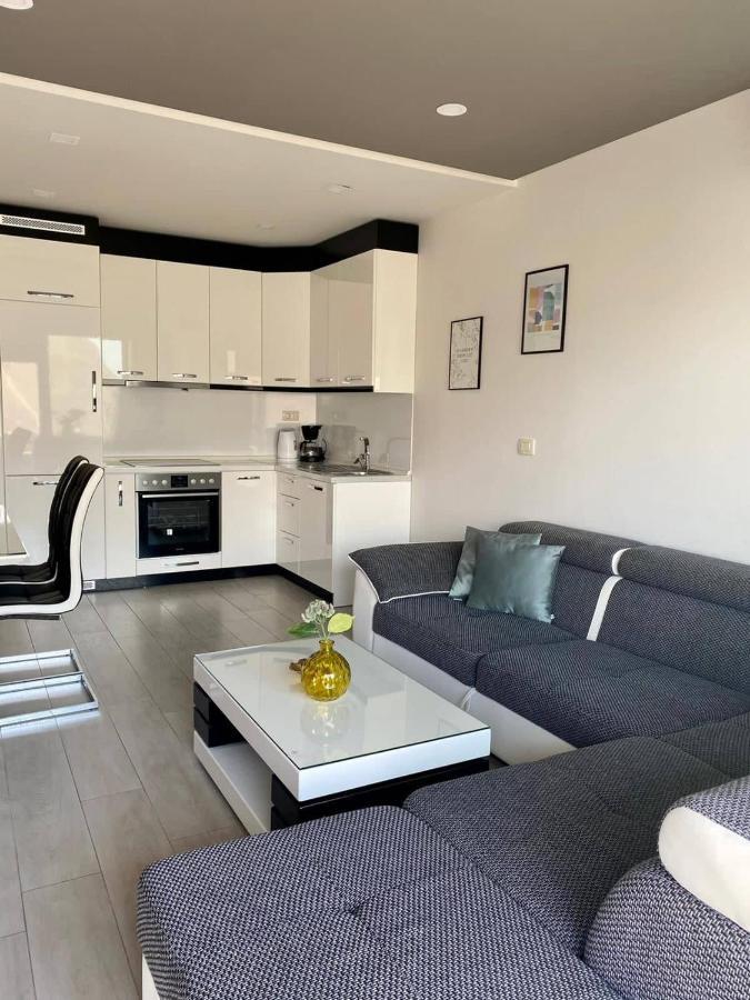 Modern Apartments With Garage Makarska Buitenkant foto